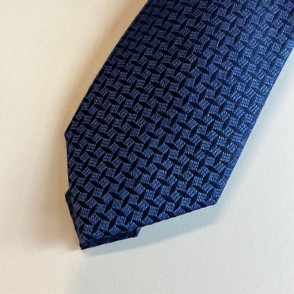 MICHAEL KORS, Navy Blue Neck Tie w/ Navy Geometric Pattern, One Size, NWT $69.50 - Picture 2 of 4